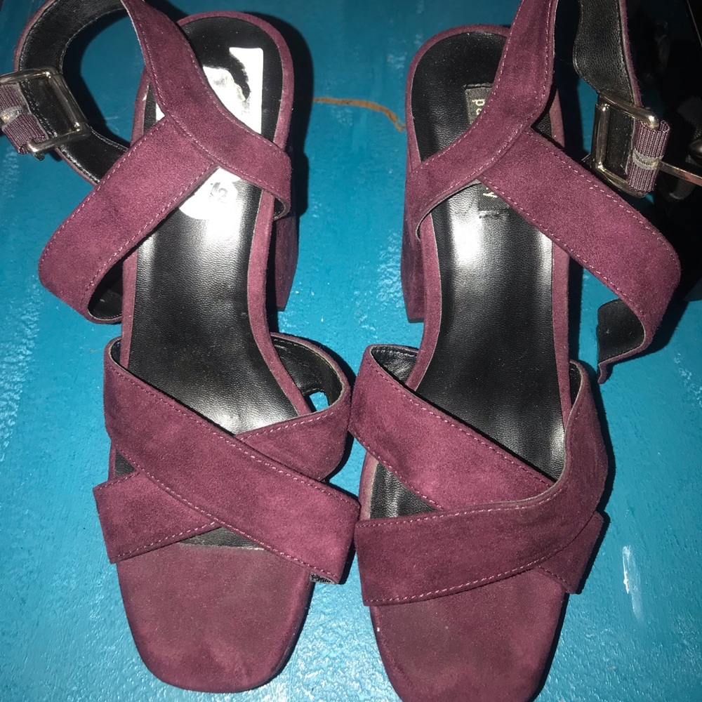 *SOLD* Maroon chunky platform heels